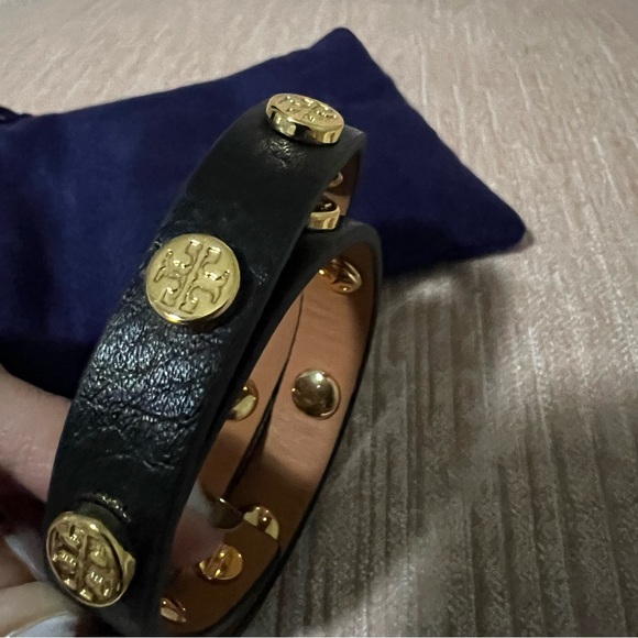 Tory Burch Double Wrap Logo Studded Leather Bracelet Black - Picture 2 of 2
